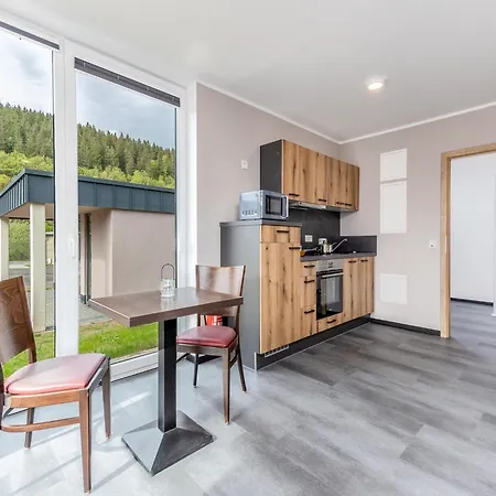 In Near The Lakebeach * Hallschlag