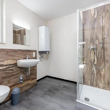 In Near The Lakebeach * Hallschlag