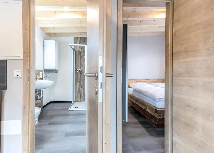 In Near The Lakebeach Hallschlag