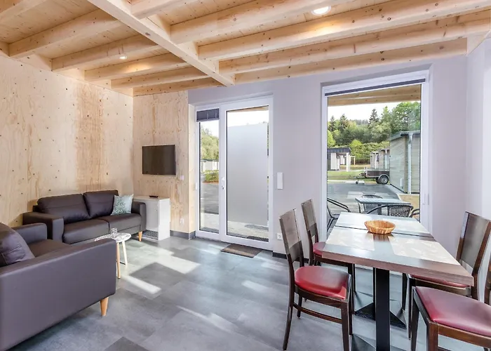 In Near The Lakebeach Hallschlag