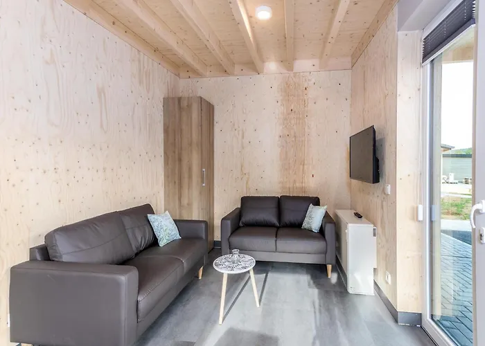 In Near The Lakebeach *