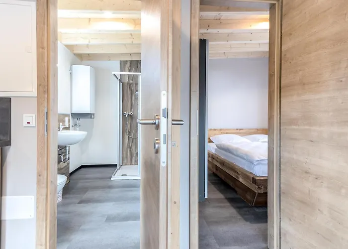 In Near The Lakebeach Hallschlag