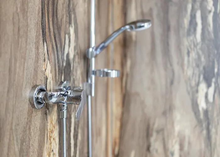 In Near The Lakebeach *