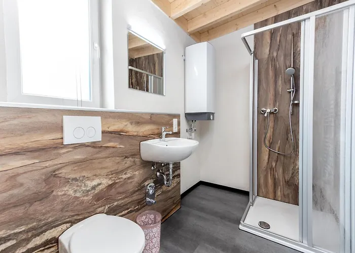 In Near The Lakebeach * Hallschlag