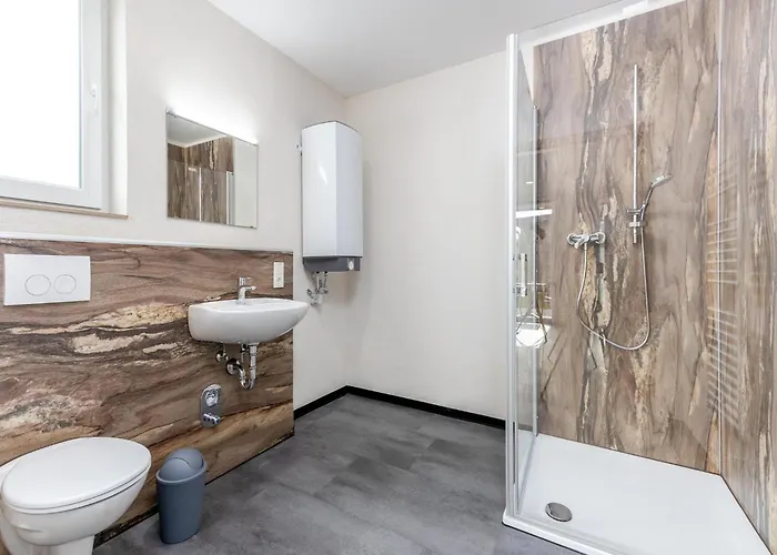 In Near The Lakebeach * Hallschlag